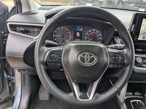 Used 2025 Toyota Corolla Cross LE image 17