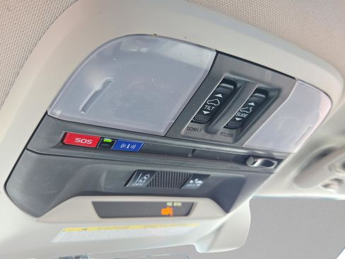 Used 2022 Subaru Crosstrek 2.5i Sport w/ Moonroof Package image 28