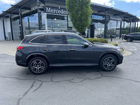 Used 2025 Mercedes-Benz GLC 300 4MATIC image 11