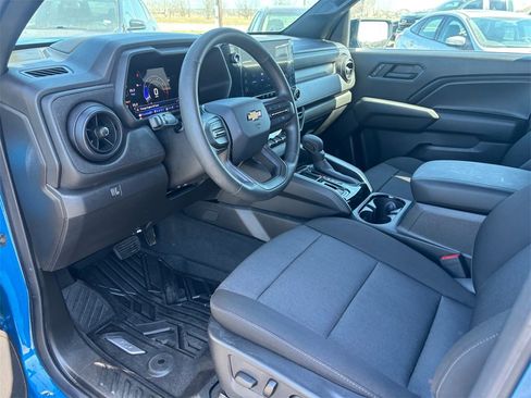 Used 2024 Chevrolet Colorado W/T w/ Technology Package image 8