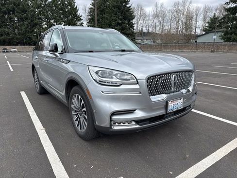 Used 2023 Lincoln Aviator Reserve w/ Equipment Group 201A image 2
