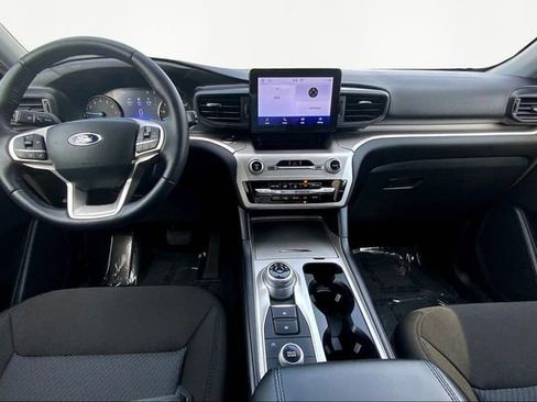 Used 2022 Ford Explorer XLT image 8