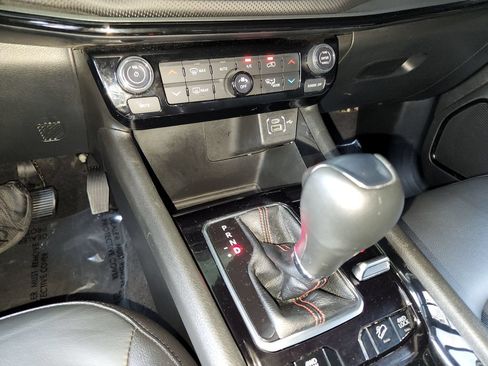 Used 2025 Jeep Compass Trailhawk AWD/4WD image 21