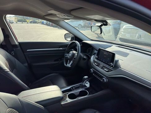 Used 2025 Nissan Altima 2.5 SR FWD image 14