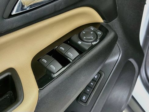 Used 2023 Chevrolet Equinox Premier AWD/4WD image 21