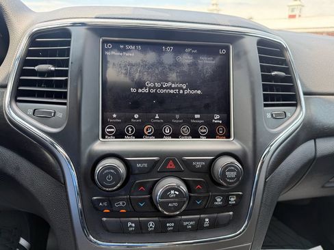 Used 2018 Jeep Grand Cherokee Altitude AWD/4WD image 13
