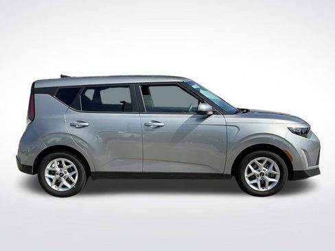 Used 2025 Kia Soul LX w/ LX Technology Package FWD image 11
