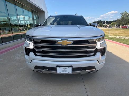 Used 2023 Chevrolet Silverado 1500 High Country w/ High Country Premium Package AWD/4WD image 10