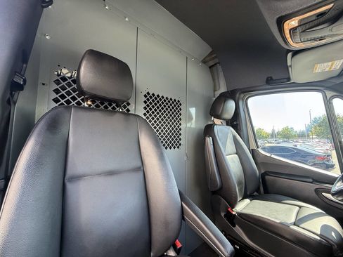 Used 2021 Mercedes-Benz Sprinter 2500 image 17