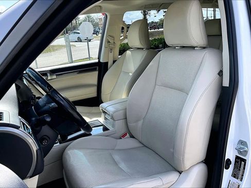 Used 2022 Lexus GX 460 Premium w/ Premium Package image 7