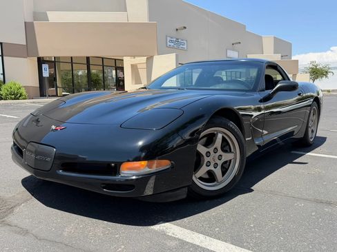 Used 1999 Chevrolet Corvette Coupe w/ Memory Pkg RWD image 1