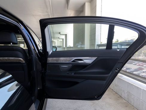 Used 2020 BMW 740i w/ M Sport Package RWD image 24