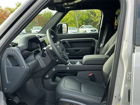New 2026 Land Rover Defender 110 X-Dynamic SE image 11