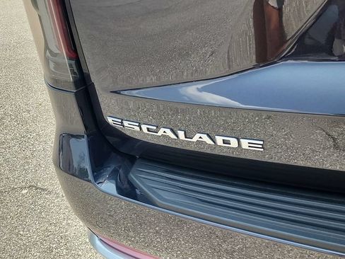Used 2024 Cadillac Escalade Premium Luxury AWD/4WD image 31