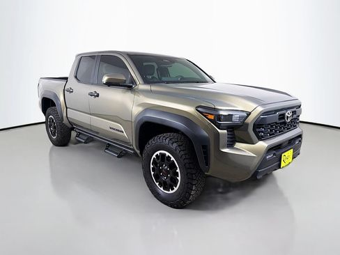 Certified 2025 Toyota Tacoma TRD Off-Road w/ TRD Off Road Premium Package AWD/4WD image 4