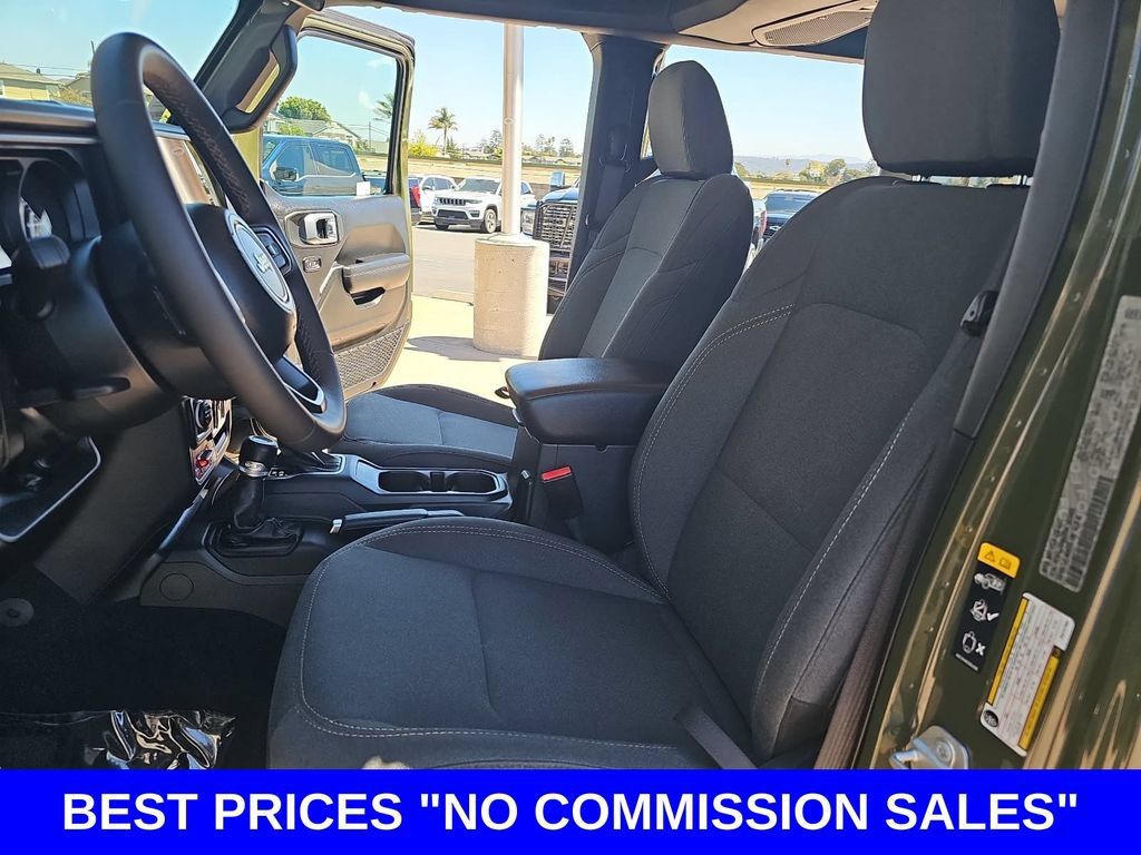 Used 2024 Jeep Wrangler Unlimited AWD/4WD image 14