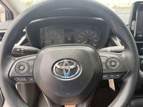 Used 2025 Toyota Corolla LE FWD image 17