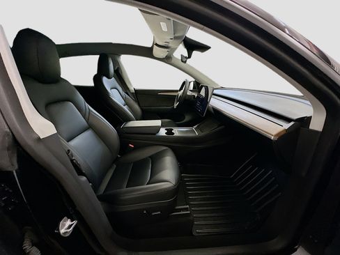 Used 2023 Tesla Model Y Long Range image 32