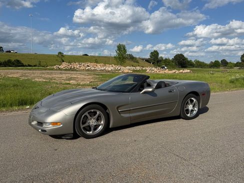 Used 2001 Chevrolet Corvette Convertible w/ Preferred Equipment Group2 image 1