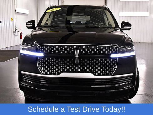 Used 2025 Lincoln Navigator Reserve AWD/4WD image 2