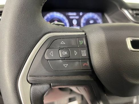 Used 2023 Jeep Grand Cherokee Altitude AWD/4WD image 20