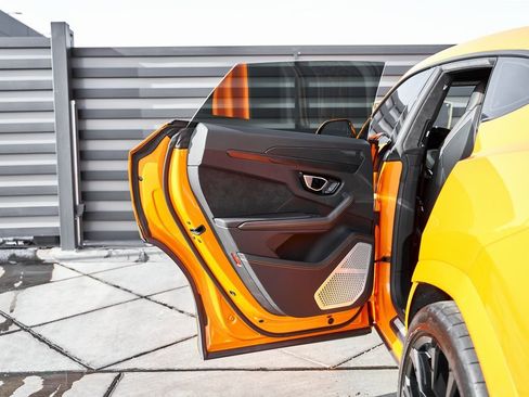 Used 2022 Lamborghini Urus image 26