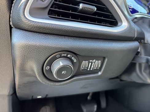 Used 2024 Chrysler Pacifica Touring-L w/ S Appearance Package image 27