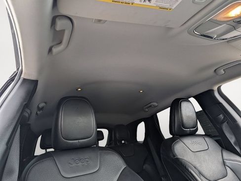 Used 2019 Jeep Cherokee Limited AWD/4WD image 19