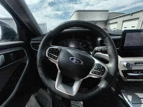 Used 2023 Ford Explorer XLT w/ Equipment Group 202A AWD/4WD image 22