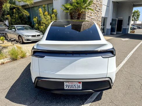 Used 2026 Tesla Model Y 2WD image 12
