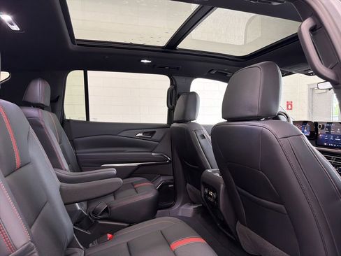 Used 2026 Chevrolet Traverse RS FWD image 31