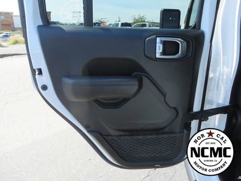 Used 2024 Jeep Wrangler Unlimited Rubicon w/ Technology Group AWD/4WD image 39