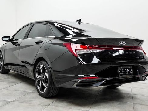Used 2023 Hyundai Elantra Limited FWD image 11