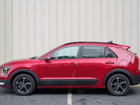 Used 2024 Kia Niro EX FWD image 46