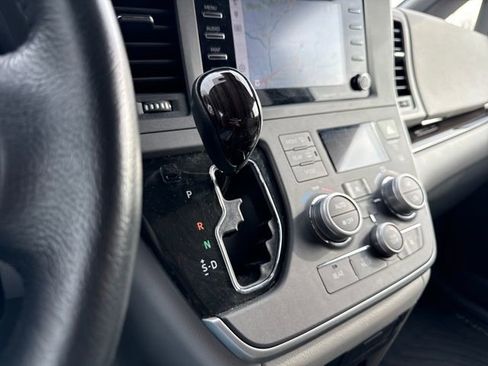 Used 2020 Toyota Sienna XLE w/ XLE Navigation Package image 34
