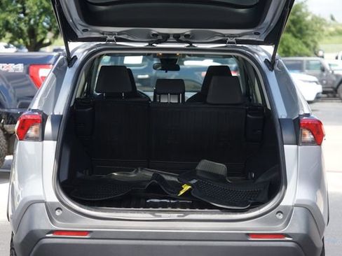 Used 2020 Toyota RAV4 XLE FWD image 31