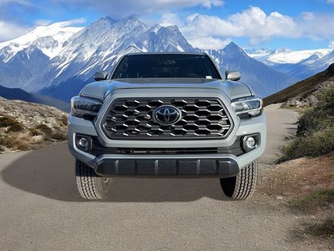 Used 2020 Toyota Tacoma TRD Off-Road w/ Technology Package image 8