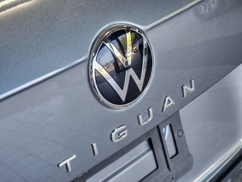 Used 2022 Volkswagen Tiguan SE R-Line FWD image 10