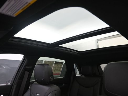 Used 2024 Cadillac XT5 Premium Luxury FWD image 11