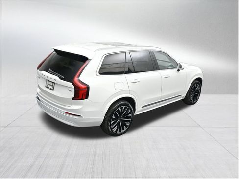 New 2026 Volvo XC90 T8 Ultra w/ Protection Package Premier AWD/4WD image 17