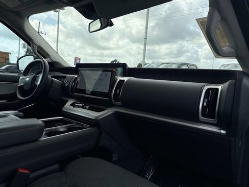 Used 2025 Ford Expedition Active RWD image 18