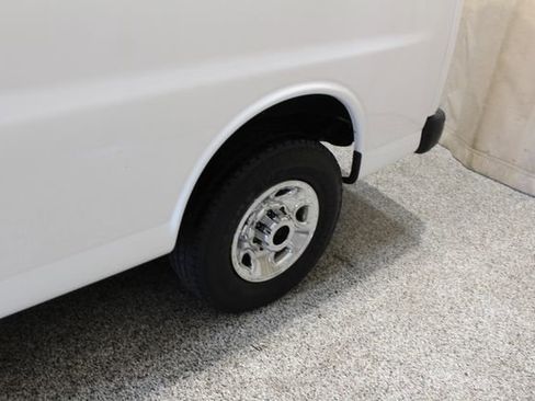 Used 2014 GMC Savana 3500 image 21