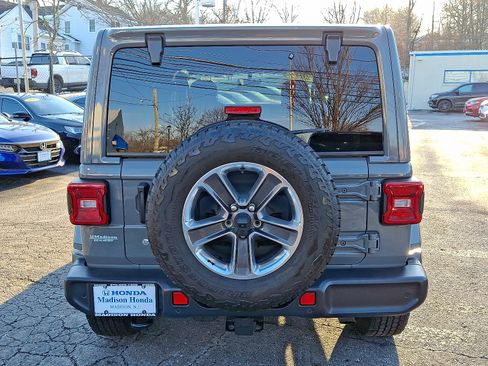 Used 2018 Jeep Wrangler Unlimited Sahara w/ Dual Top Group image 5