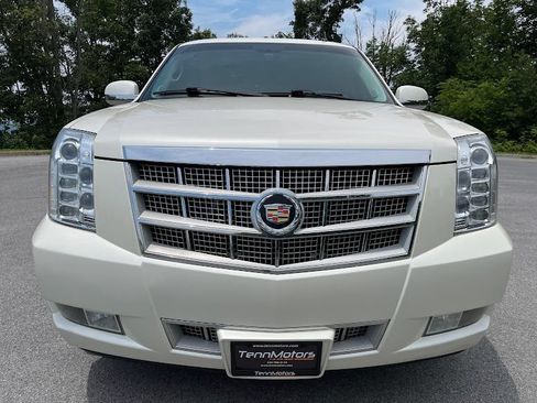 Used 2014 Cadillac Escalade Platinum AWD/4WD image 30