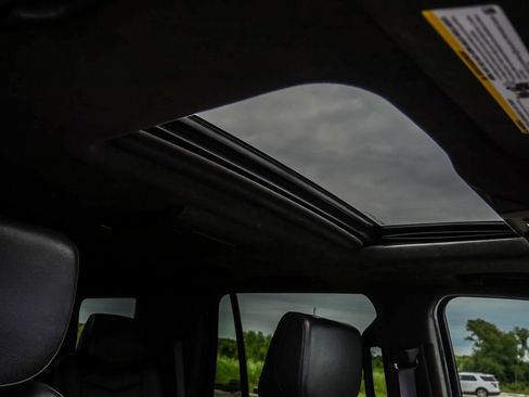 Used 2017 Cadillac Escalade Platinum AWD/4WD image 20