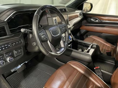 Used 2023 GMC Yukon Denali Ultimate AWD/4WD image 4
