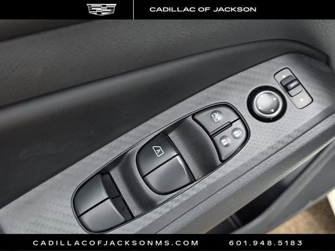Used 2025 Nissan Altima 2.5 SV FWD image 2
