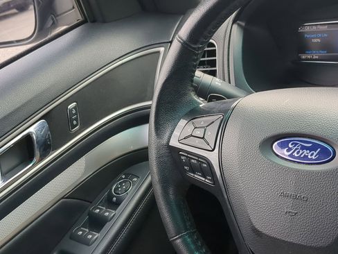 Used 2016 Ford Explorer XLT w/ Equipment Group 202A image 12