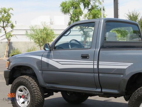 Used 1992 Toyota Pickup Deluxe AWD/4WD image 19