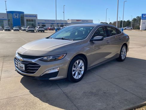 Used 2022 Chevrolet Malibu LT image 3